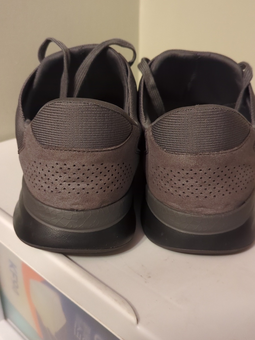 Kizik Sneakers 11.5 Wide (Men) - Picture 3 of 8